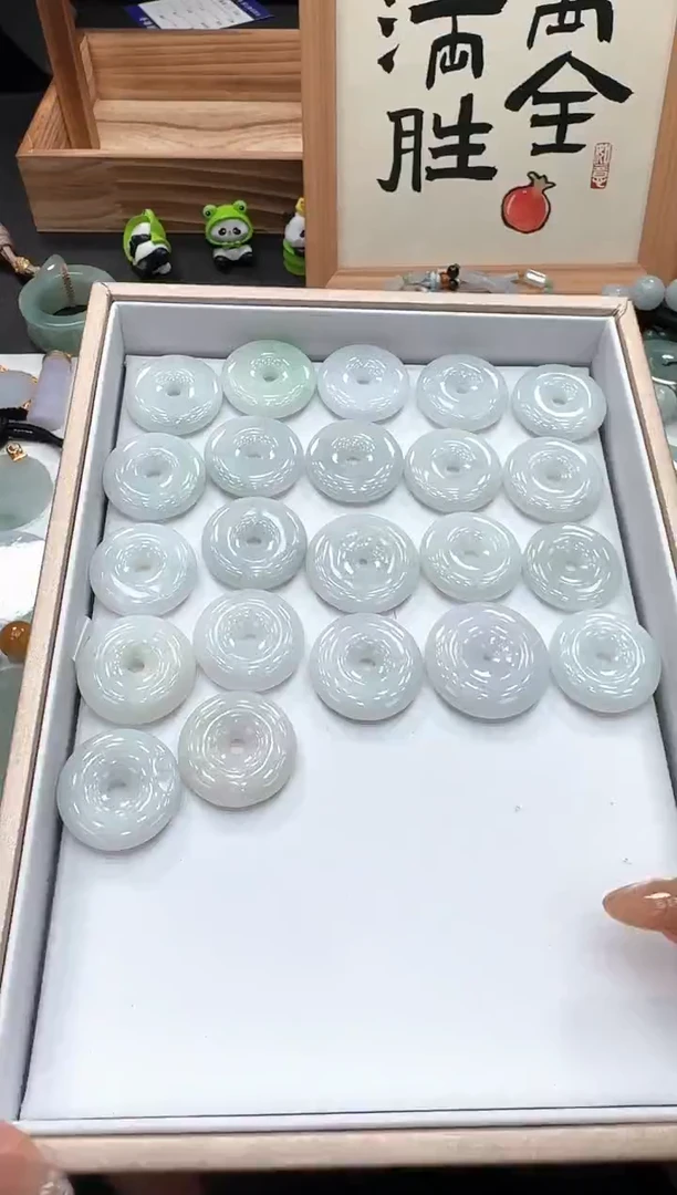 颈饰未镶嵌翡翠多样性发其一