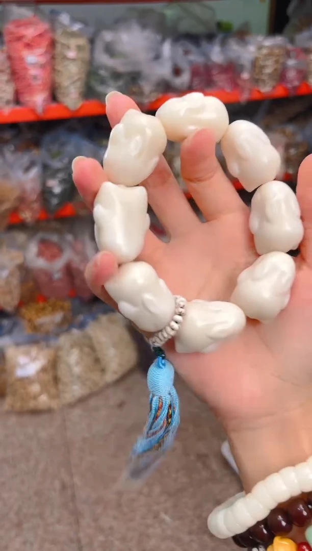 吊坠菩提根/象牙果白色趴趴兔小手持