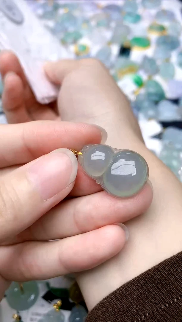 颈饰18K金镶嵌翡翠天然A货翡翠