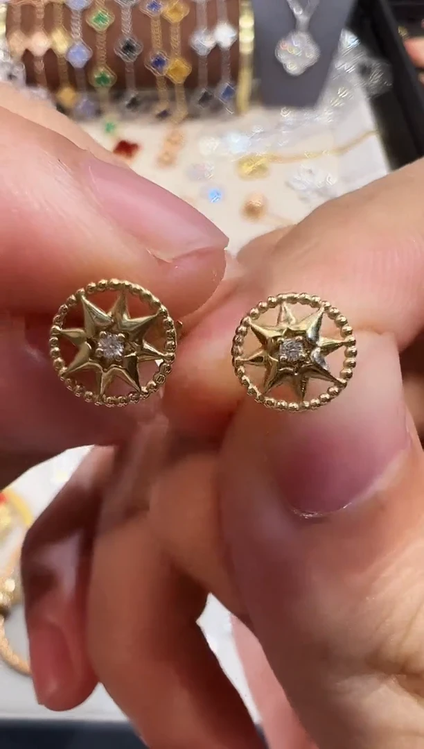 18K金镶嵌耳饰钻石18k金镂空罗盘耳钉