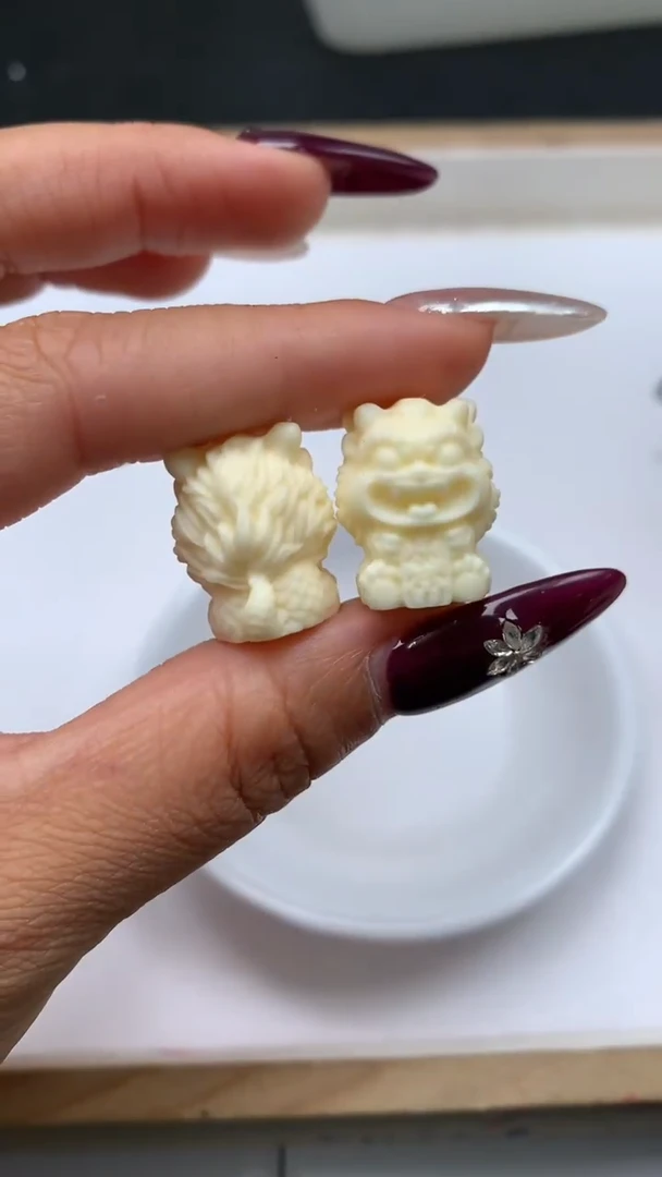 菩提散珠E881 牙 牙 果麒 麟 18*15mm 2个5.8元