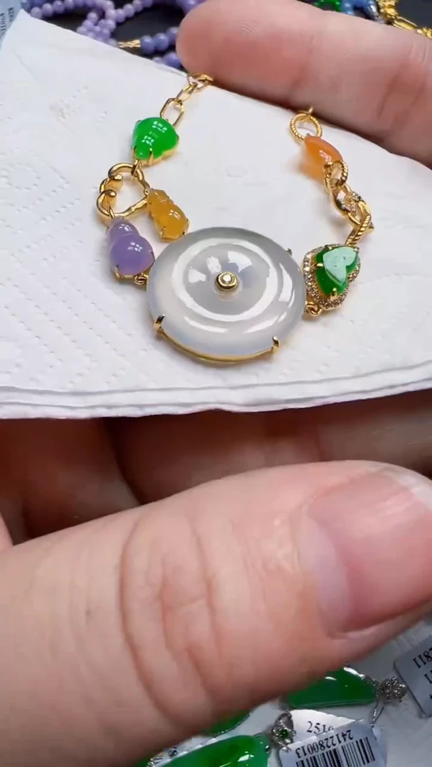 颈饰18K金镶嵌翡翠手链