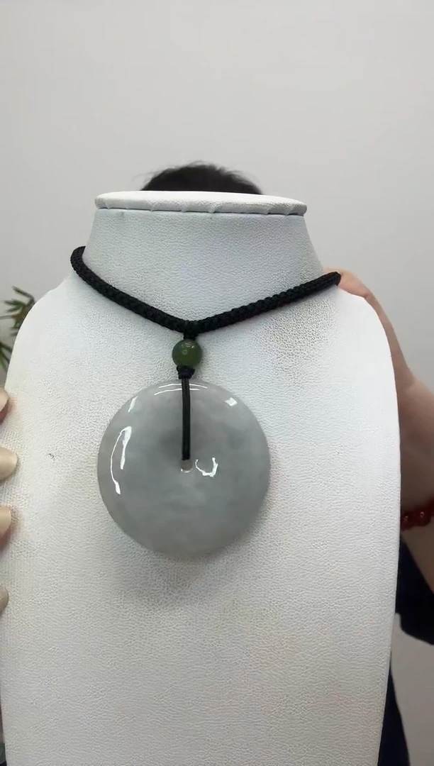 翡翠未镶嵌颈饰平安扣