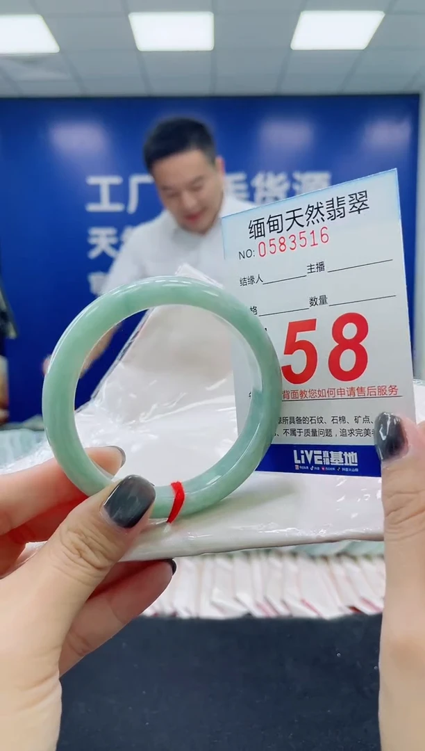 未镶嵌手镯翡翠天然翡翠手镯