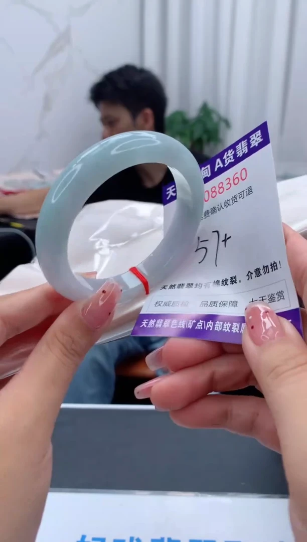未镶嵌手镯翡翠有纹，完美者勿拍