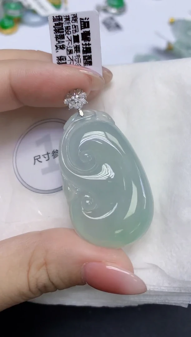 颈饰18K金镶嵌翡翠天然缅甸翡翠A货多样性发一件