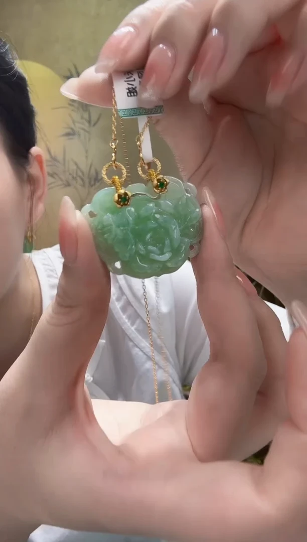 翡翠未镶嵌颈饰吊坠