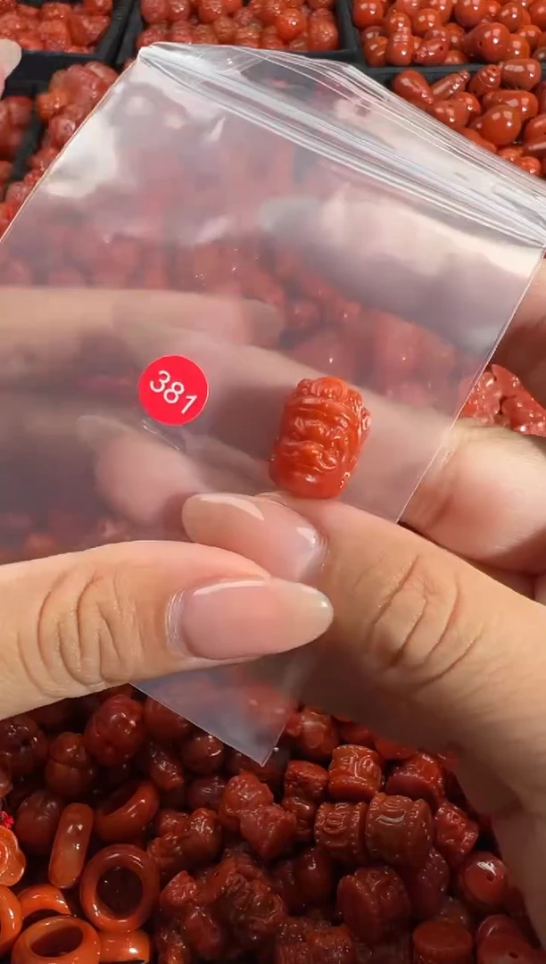 颈饰未镶嵌南红玛瑙1