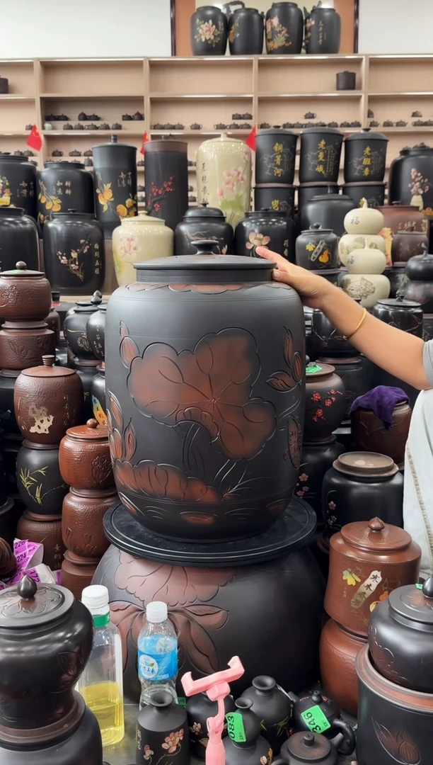 罐瑕疵线雕荷花三号茶缸高52cm  023