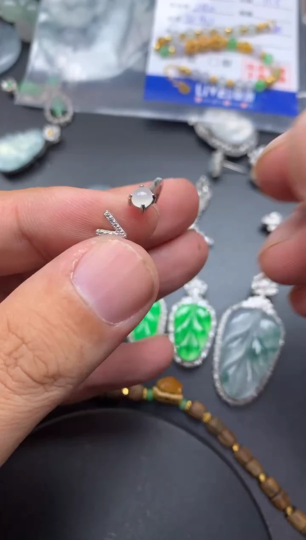 颈饰未镶嵌翡翠永**运汤商品不退不换
