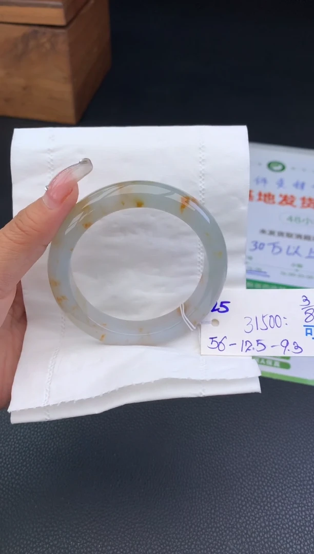 翡翠手镯未镶嵌小***胡手镯订金
