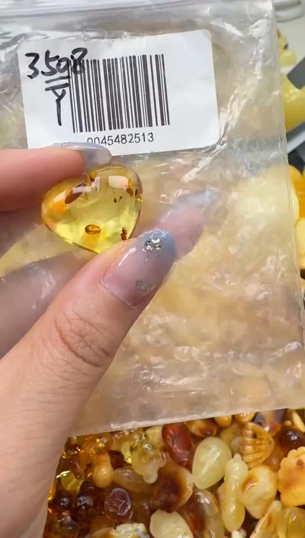 裸石琥珀未镶嵌如图