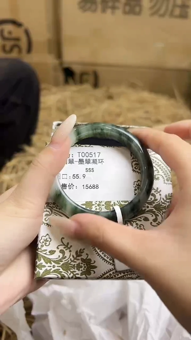 未镶嵌手镯石英质玉T00517