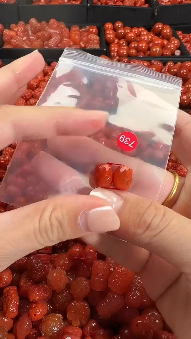 颈饰未镶嵌南红玛瑙1