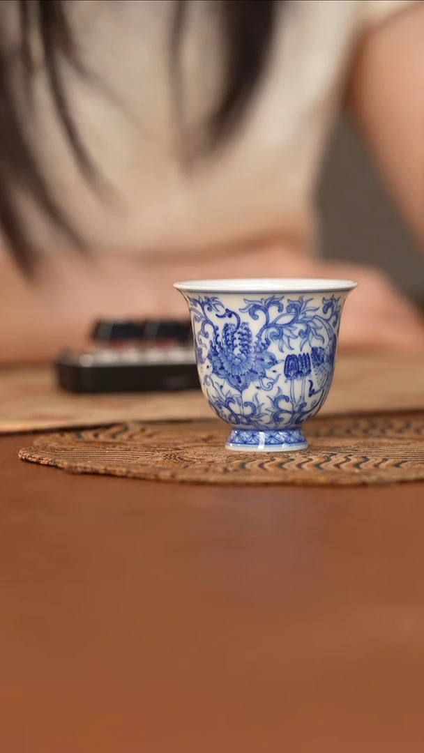 杯看山柴窑青花西番莲