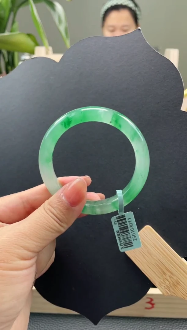 【闪购商品】石英质玉手镯未镶嵌口径51+