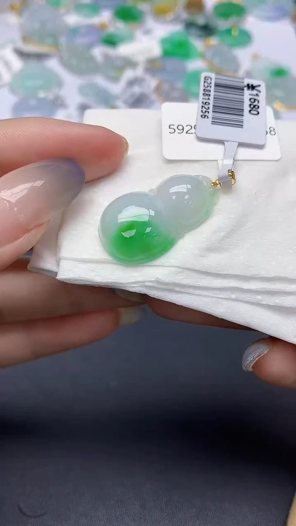 翡翠18K金镶嵌颈饰天然缅甸a货翡翠