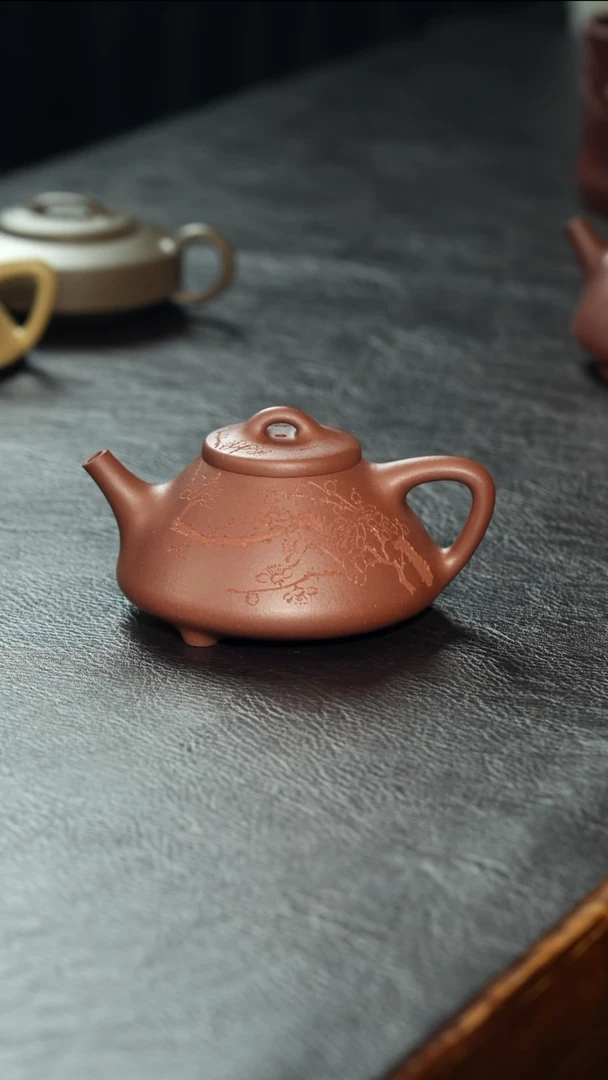 茶壶紫砂半手子冶刻梅花 紫泥 现货