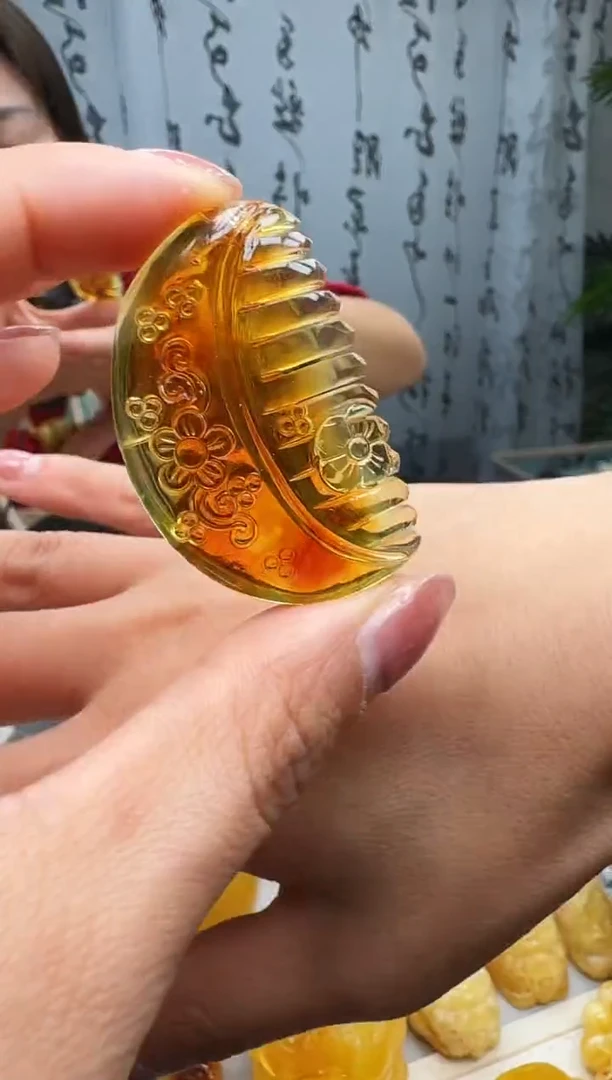 【闪购商品】琥珀裸石未镶嵌挂坠