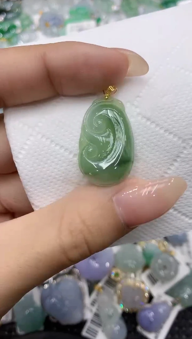 颈饰18K金镶嵌翡翠111111111111