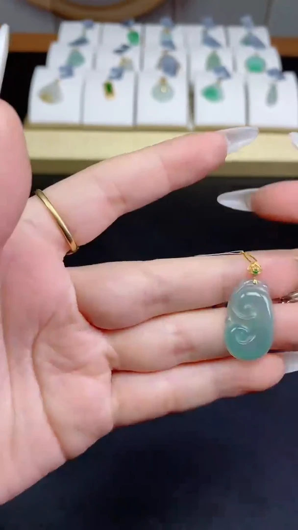 【闪购商品】翡翠挂件18K金镶嵌如意多人@@CMT1764-2