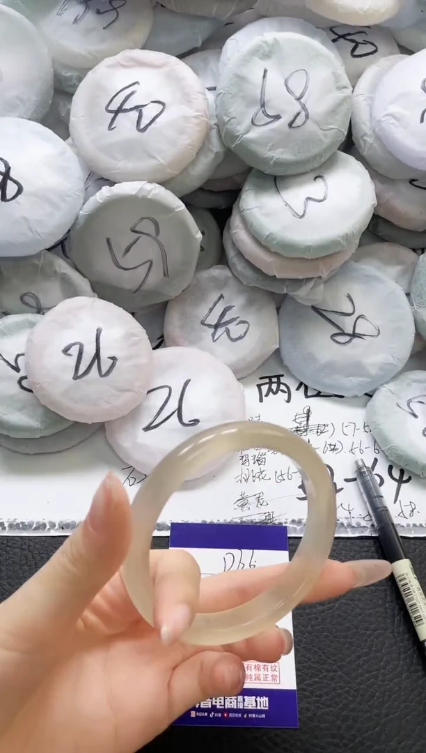 未镶嵌手镯石英质玉66-64