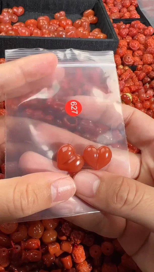 南红玛瑙未镶嵌颈饰1