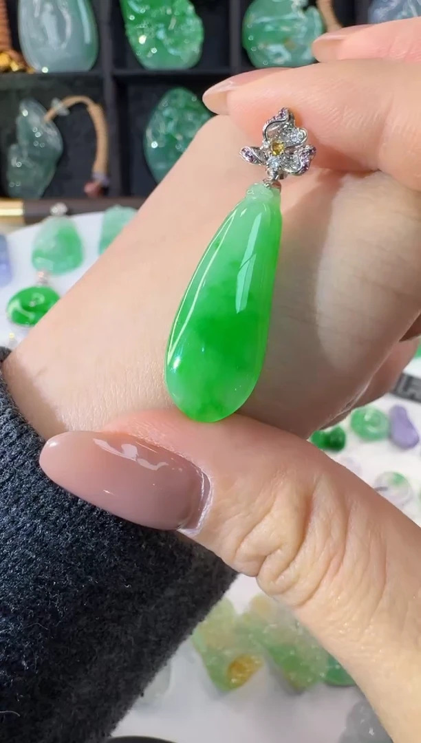 颈饰18K金镶嵌翡翠缅甸A货翡翠