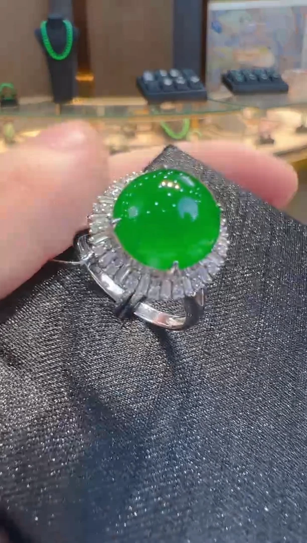 翡翠戒指18K金镶嵌