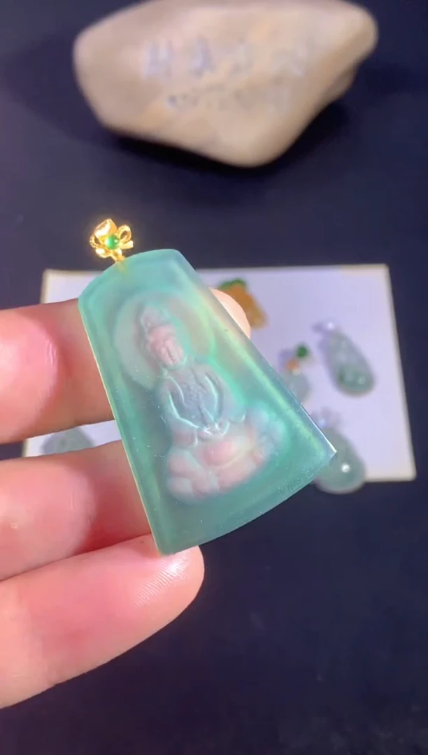 颈饰18K金镶嵌翡翠