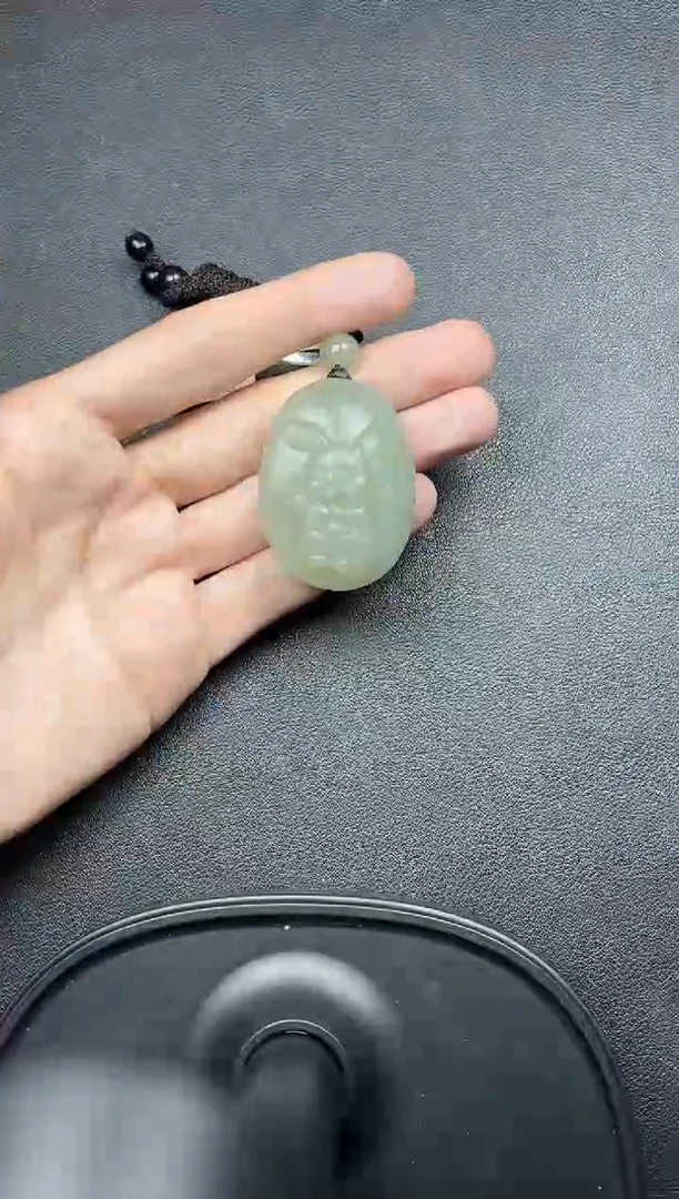 吊坠(赠链)未镶嵌和田玉且末微色差近矿吊坠