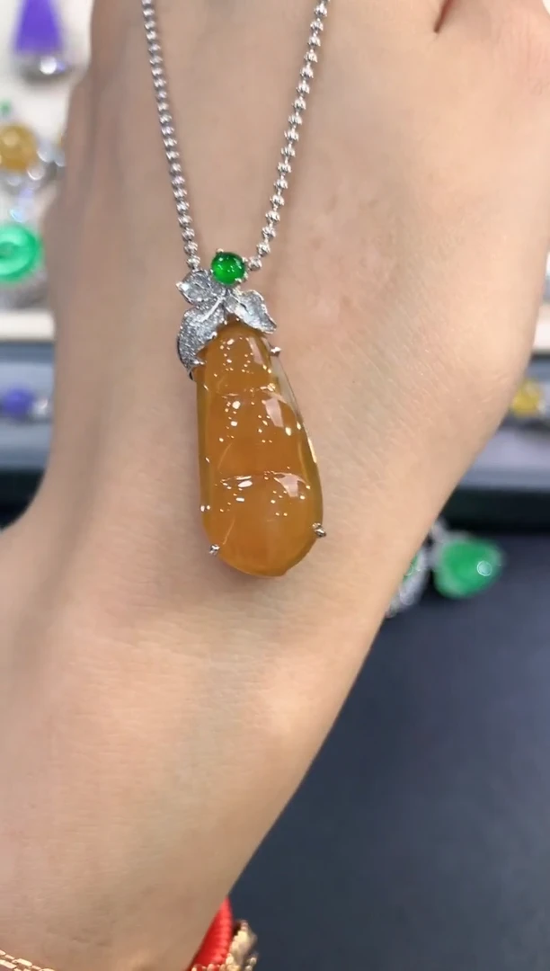 翡翠18K金镶嵌吊坠(不含链)春日珠宝w28