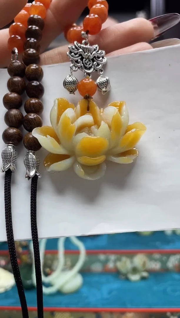 未镶嵌岫玉颈饰·