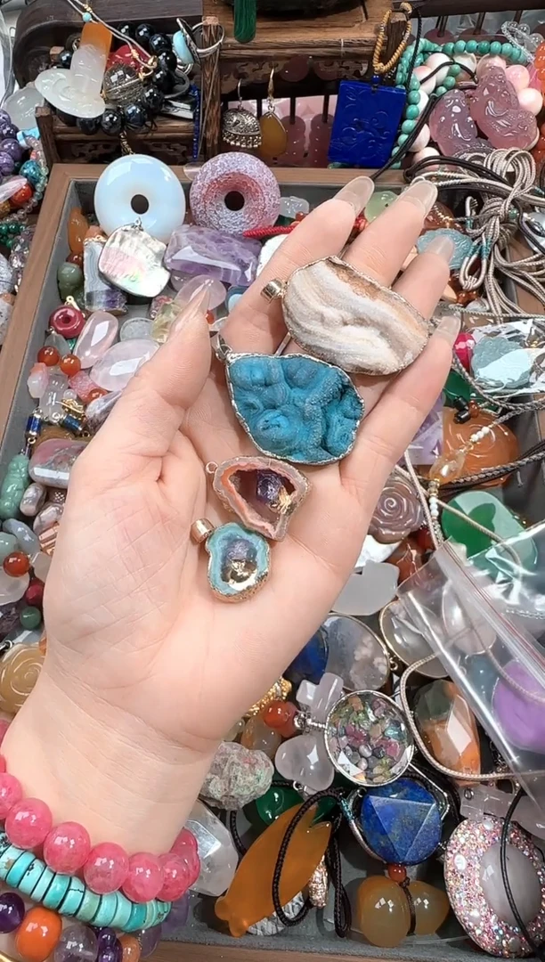 玛瑙/玉髓吊坠(赠链)未镶嵌45646546