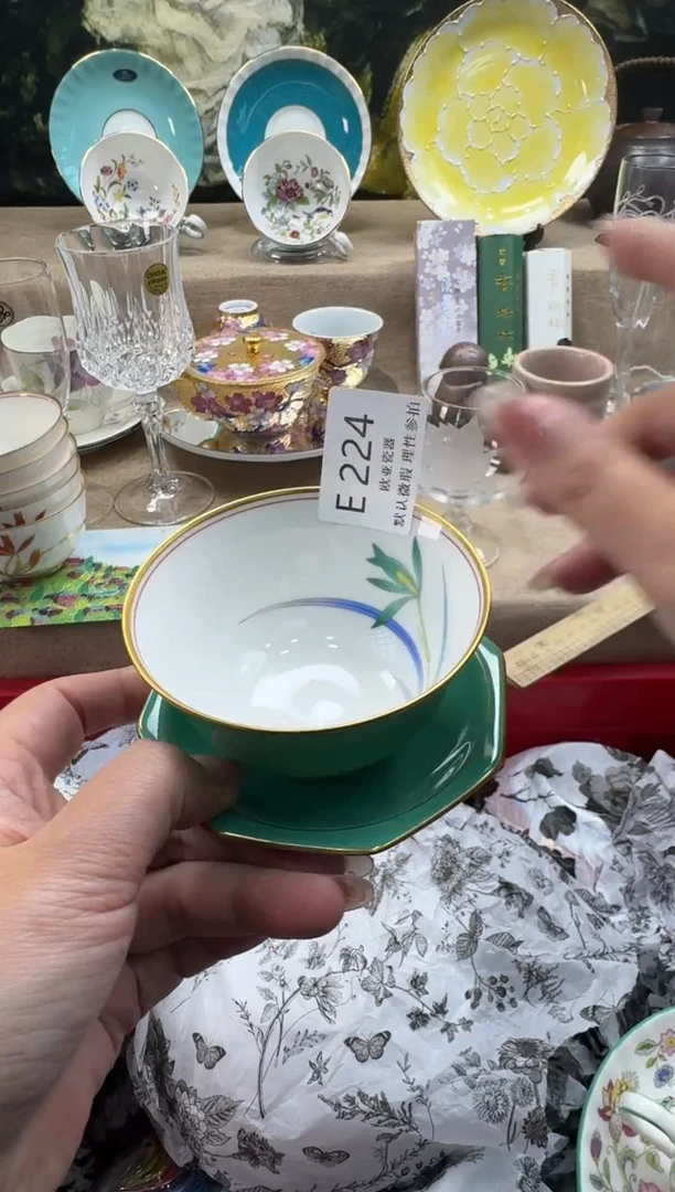 瓷片爱****）瓷片   E224
