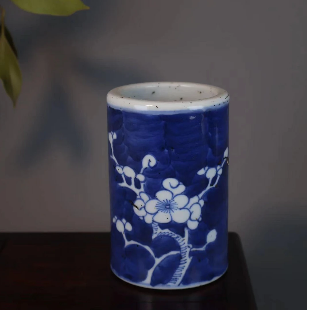 11:晚清民国青花留白冰梅笔筒