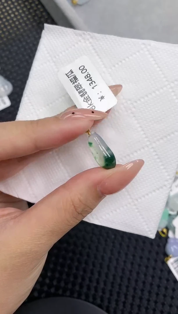 颈饰18K金镶嵌翡翠1111111111