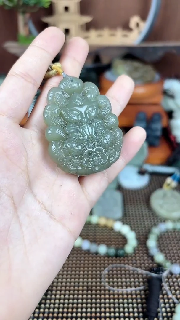 和田玉未镶嵌颈饰1