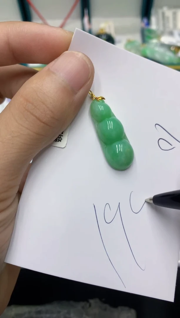 翡翠18K金镶嵌颈饰翡翠