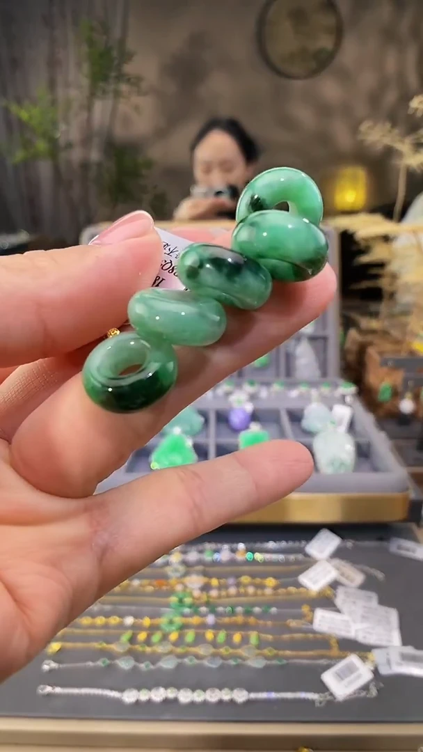 吊坠(不含链)18K金镶嵌翡翠甜甜圈 多样性发其一