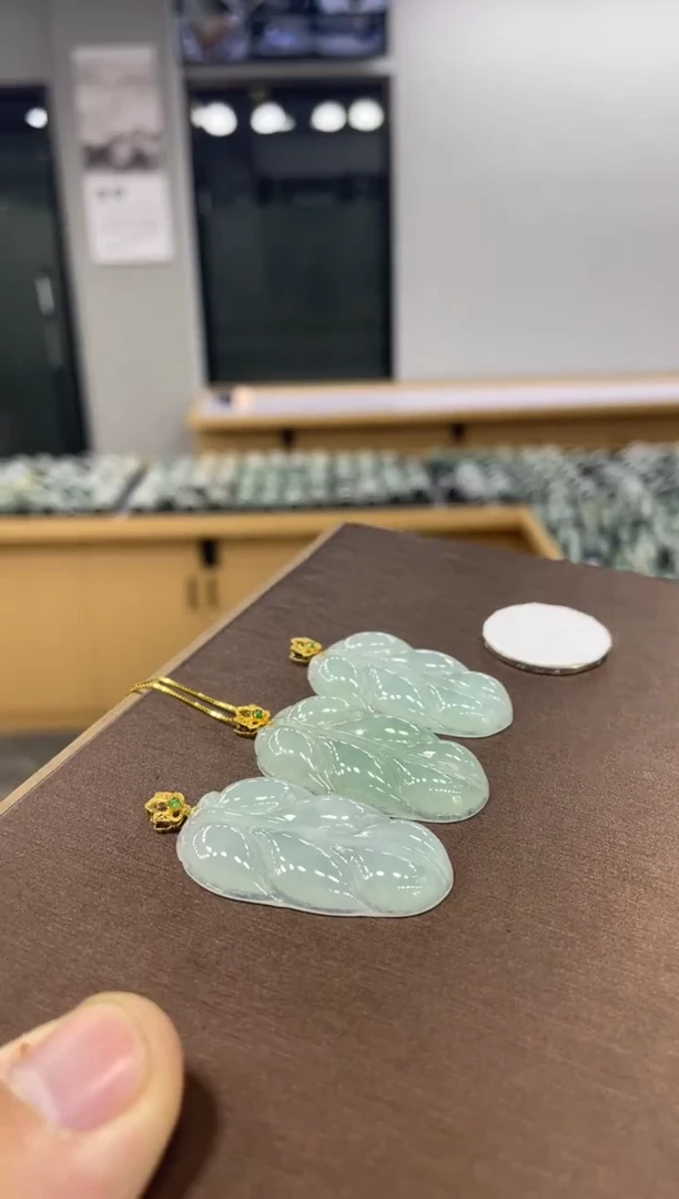 吊坠(不含链)18K金镶嵌翡翠18K叶子吊坠/多样性发其一