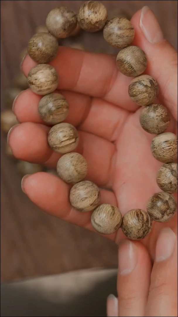 沉香手串36号海南鸡母虫多样性发一条