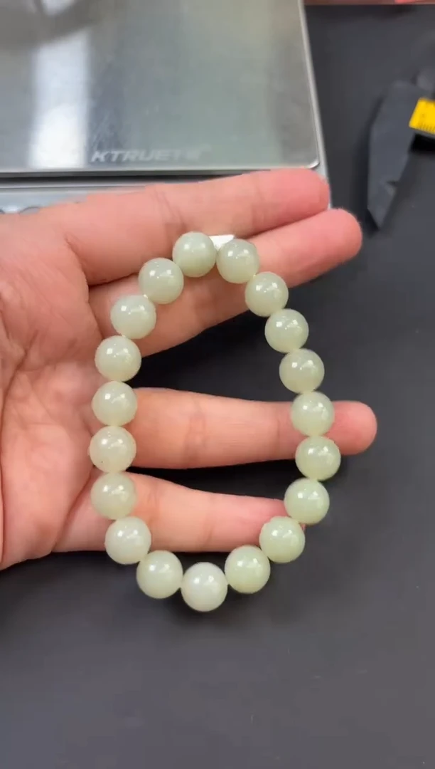 手串未镶嵌和田玉且末微色差近矿卡10手串