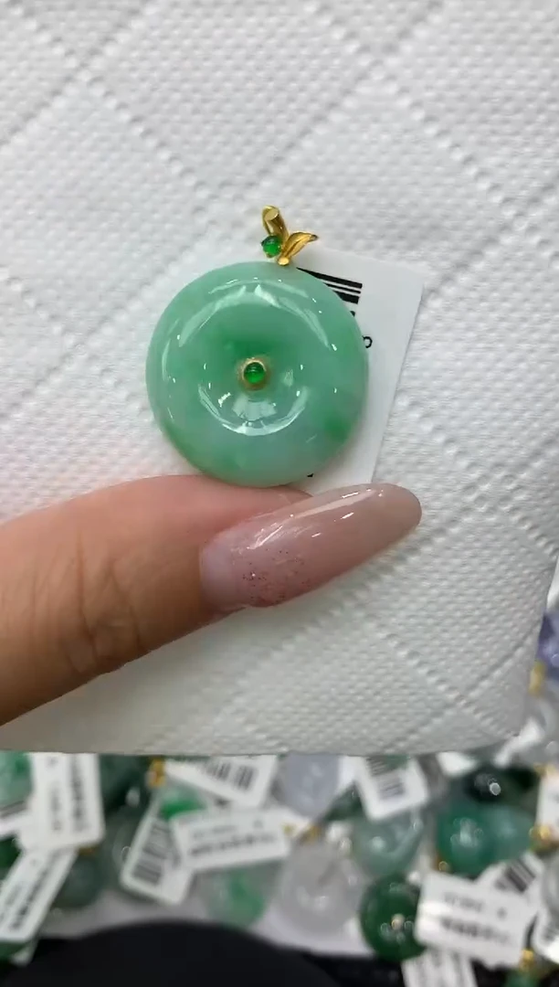 颈饰18K金镶嵌翡翠1111111111