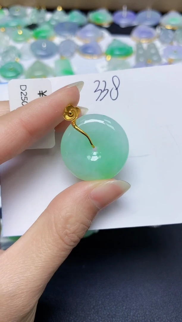 翡翠18K金镶嵌颈饰天然缅甸翡翠A货