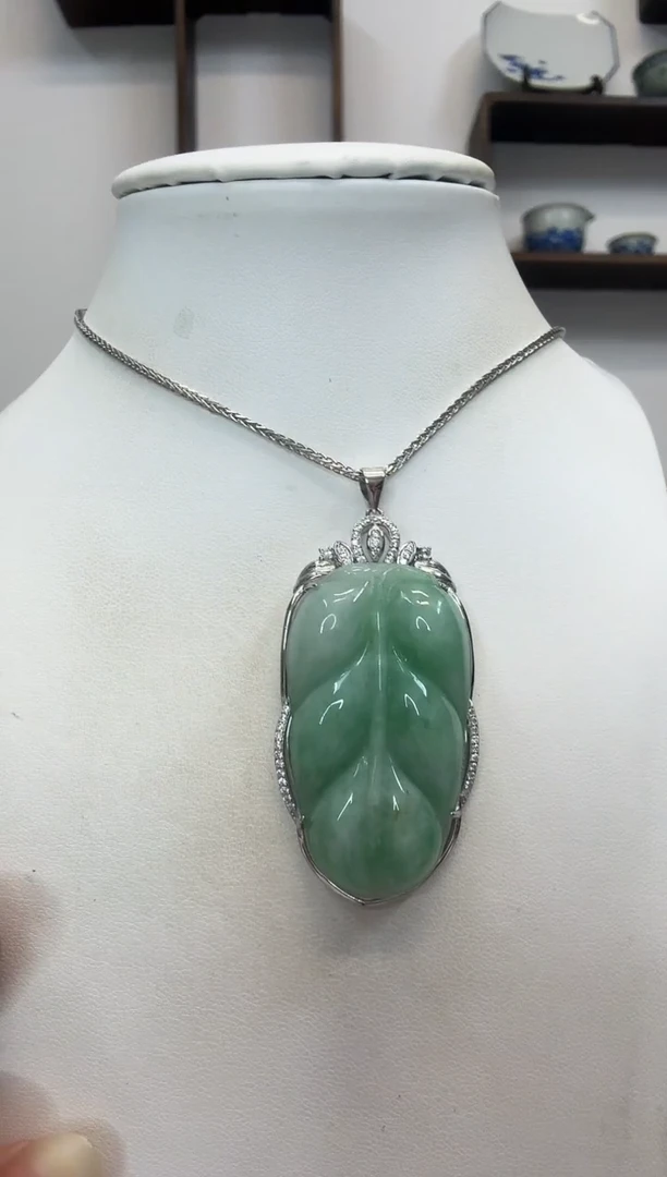 吊坠(赠链)银S925镶嵌翡翠叶子