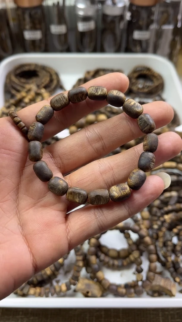 【闪购商品】沉香手串绿棋留疤随形单圈  多样性发其一