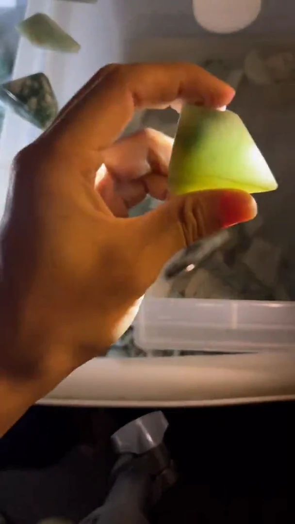 翡翠挂件未镶嵌翡翠