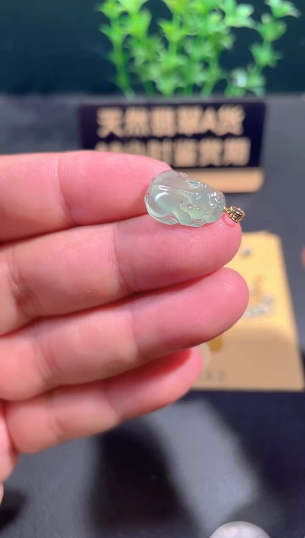 颈饰18K金镶嵌翡翠翡翠