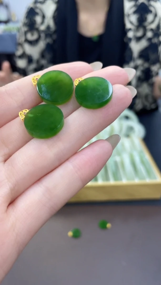 【闪购商品】和田玉吊坠18K金镶嵌多样性拍一发一碧玉圆牌jj